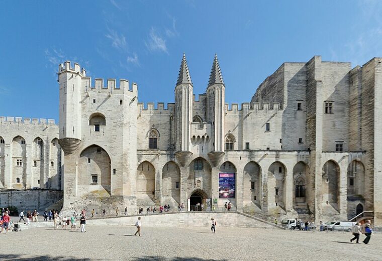 Avignon et ses alentours : le guide touristique Sanctalia