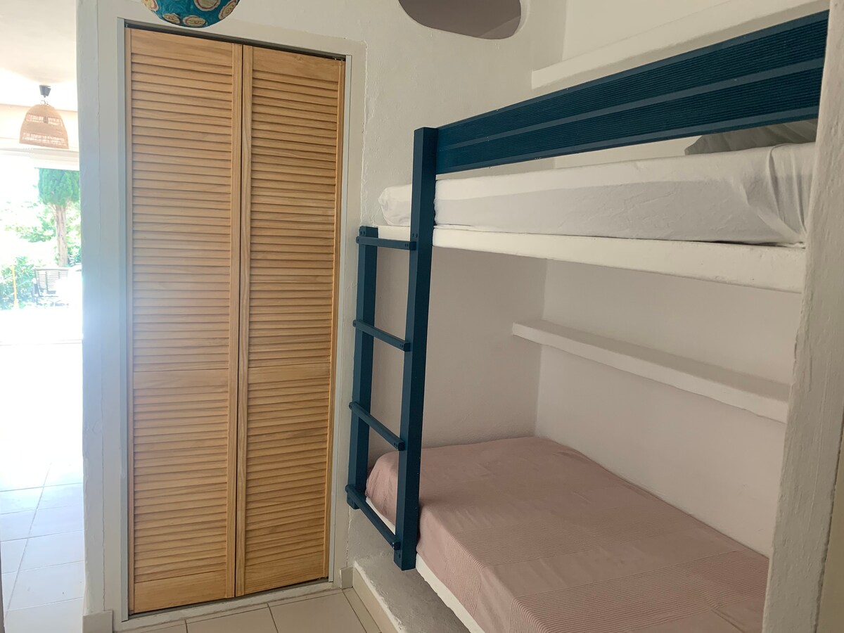 Mazet à 80m de la plage via chemin privé