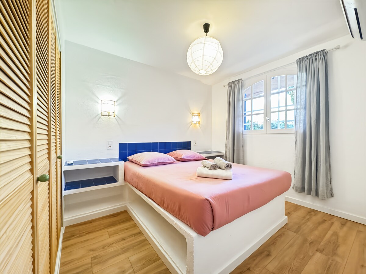 Calypso ★ 80 m de la plage via un chemin privé - Jusqu'à 6 personnes.