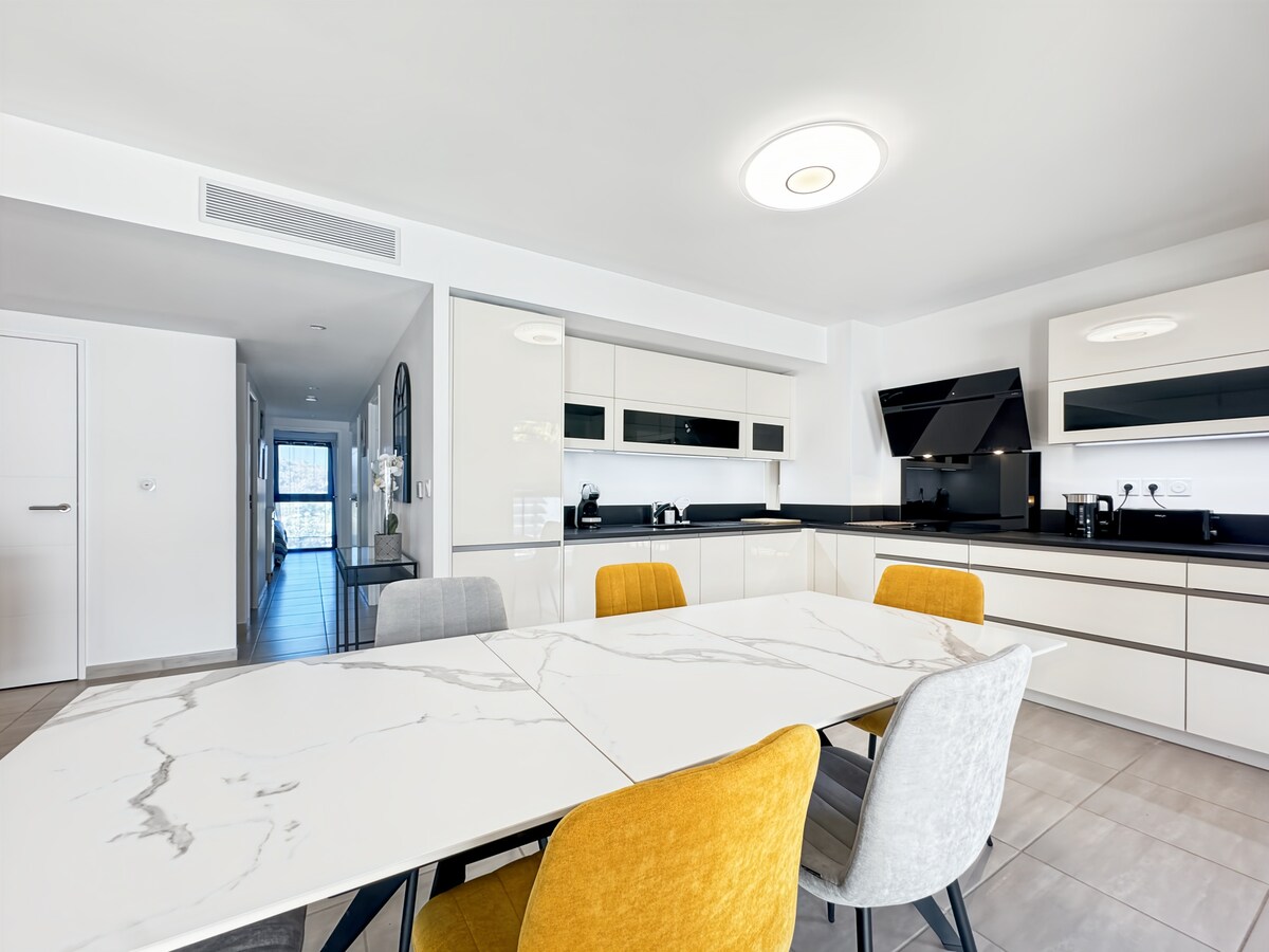 Dining area image 3