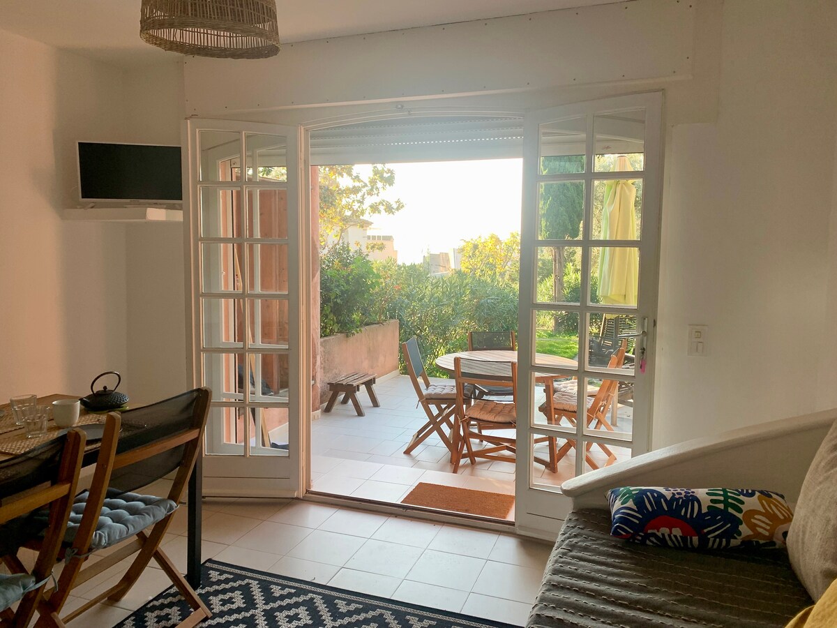 Mazet à 80m de la plage via chemin privé