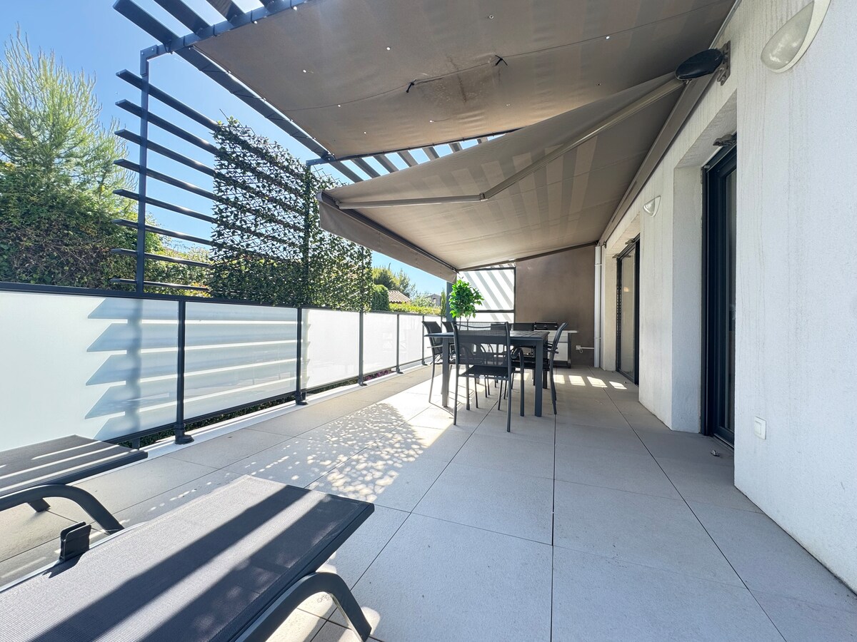 Exterior image 2