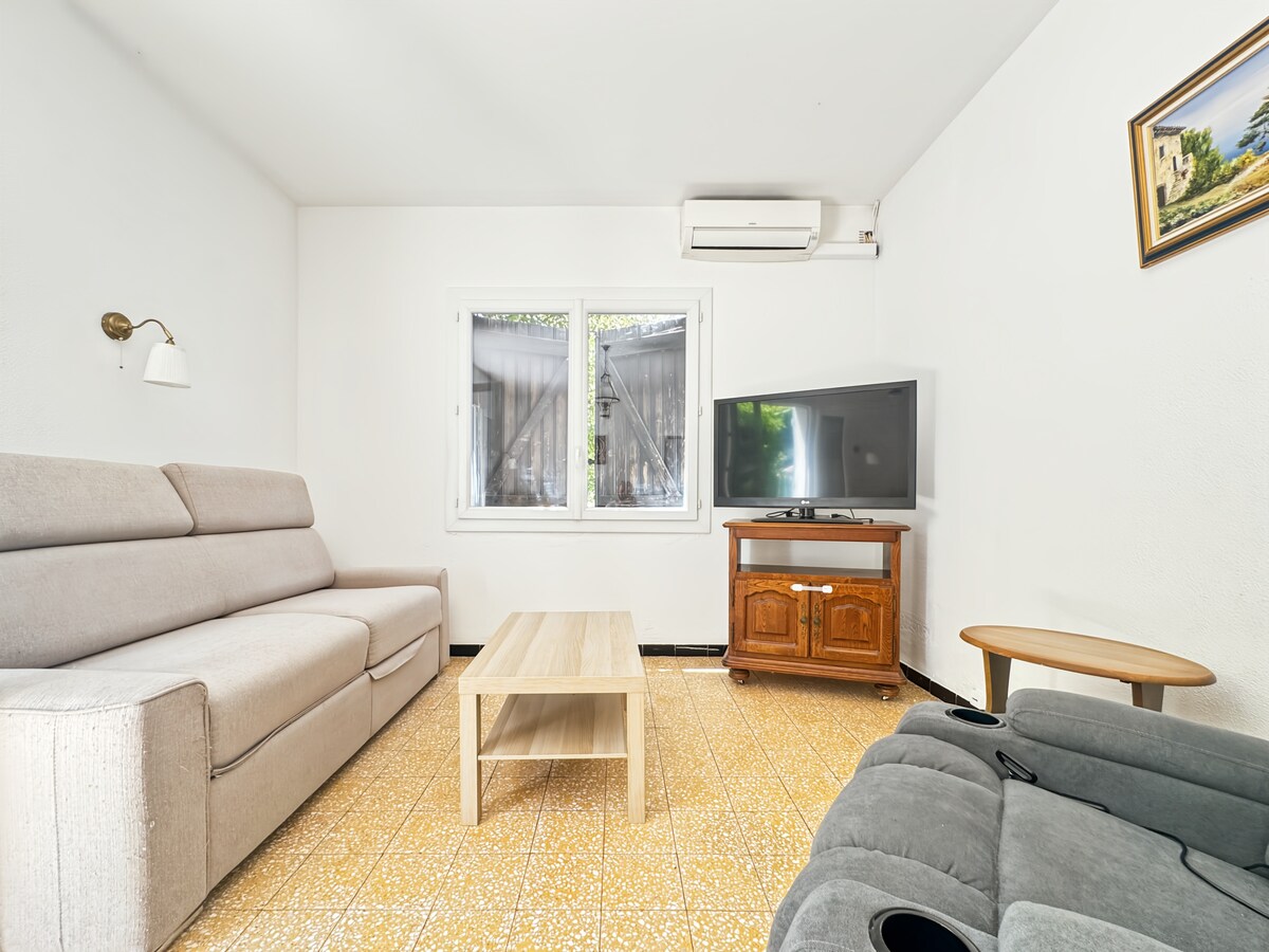 Living room image 3