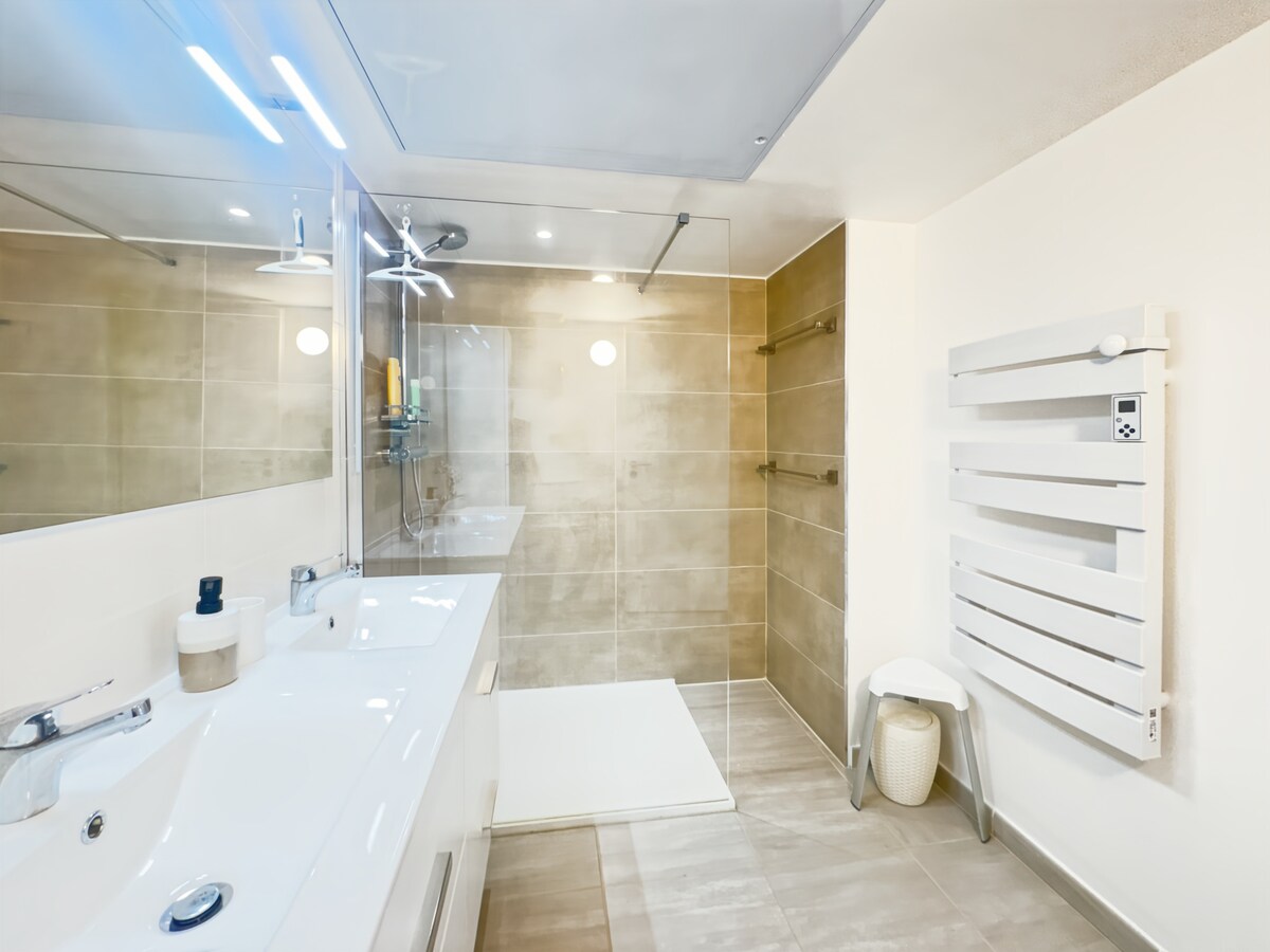 Full bathroom image 2