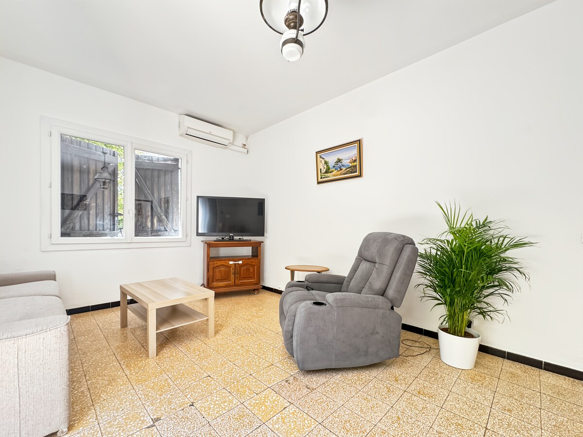 Living room image 2