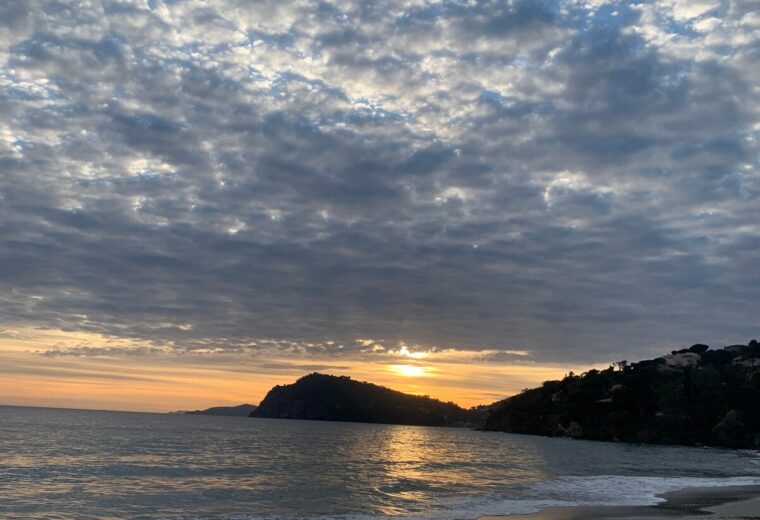 Mazet à 80m de la plage via chemin privé