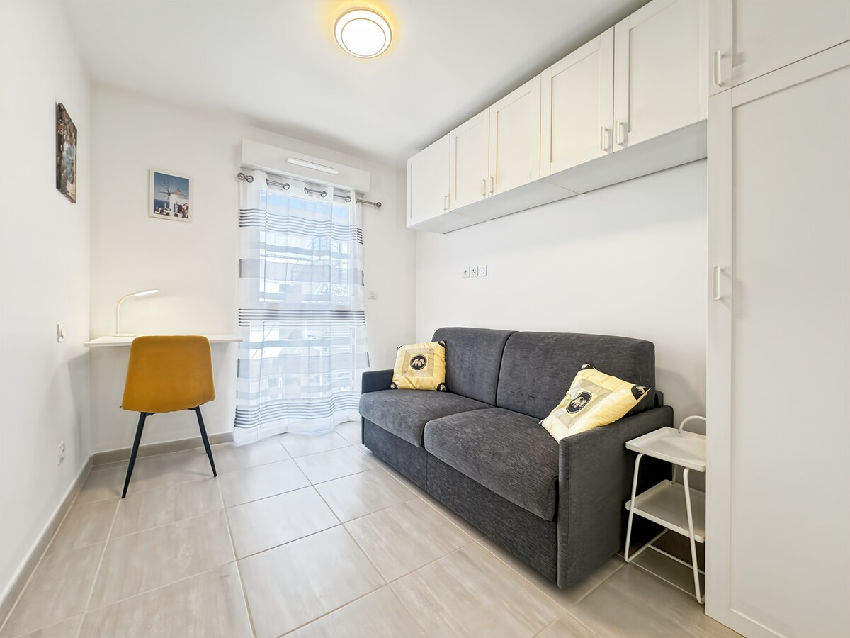 Living room image 2