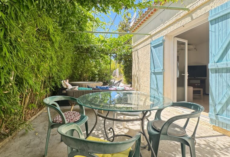 Dining area image 1