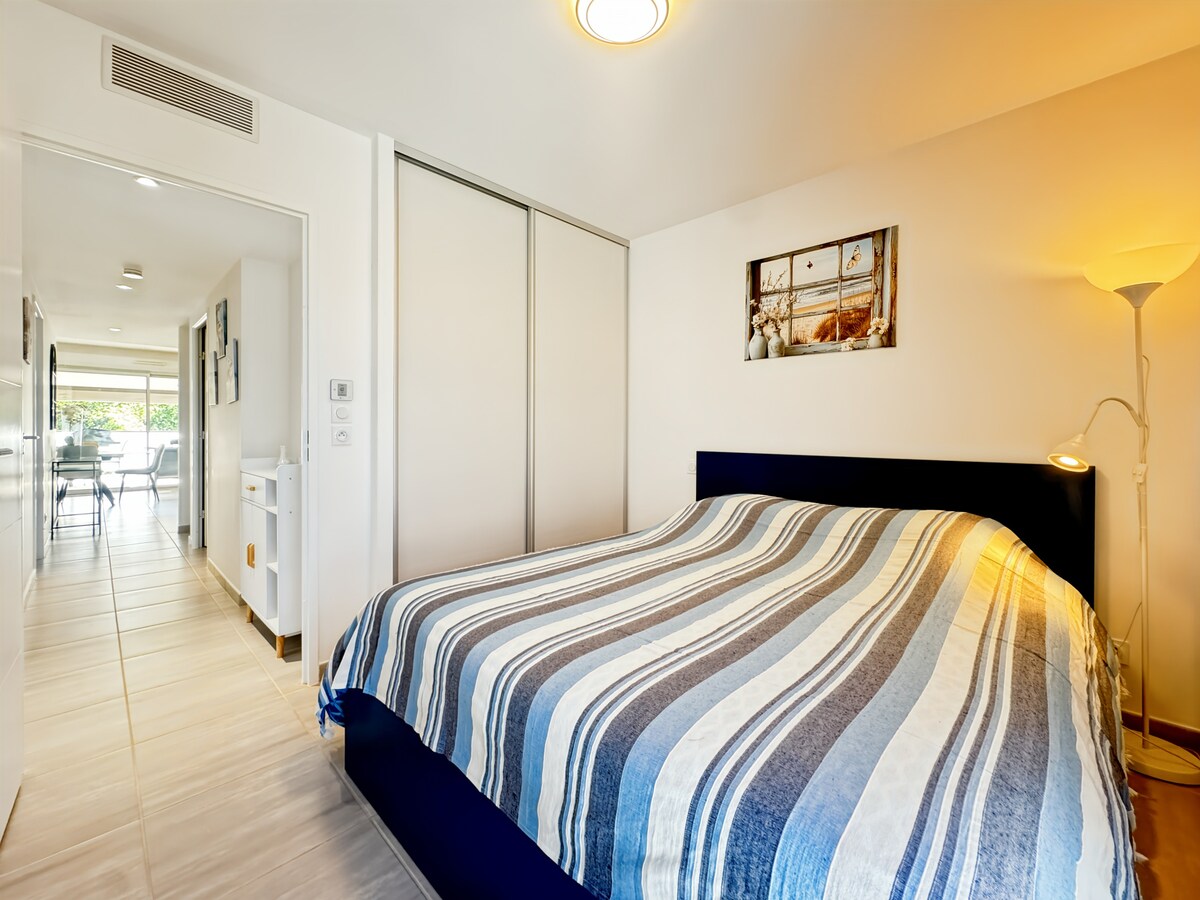 Bedroom 1 image 2